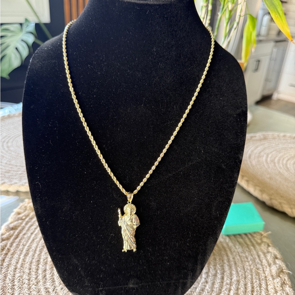 SOLD ๐ Gold Pendant Necklace - Picture 1 of 8